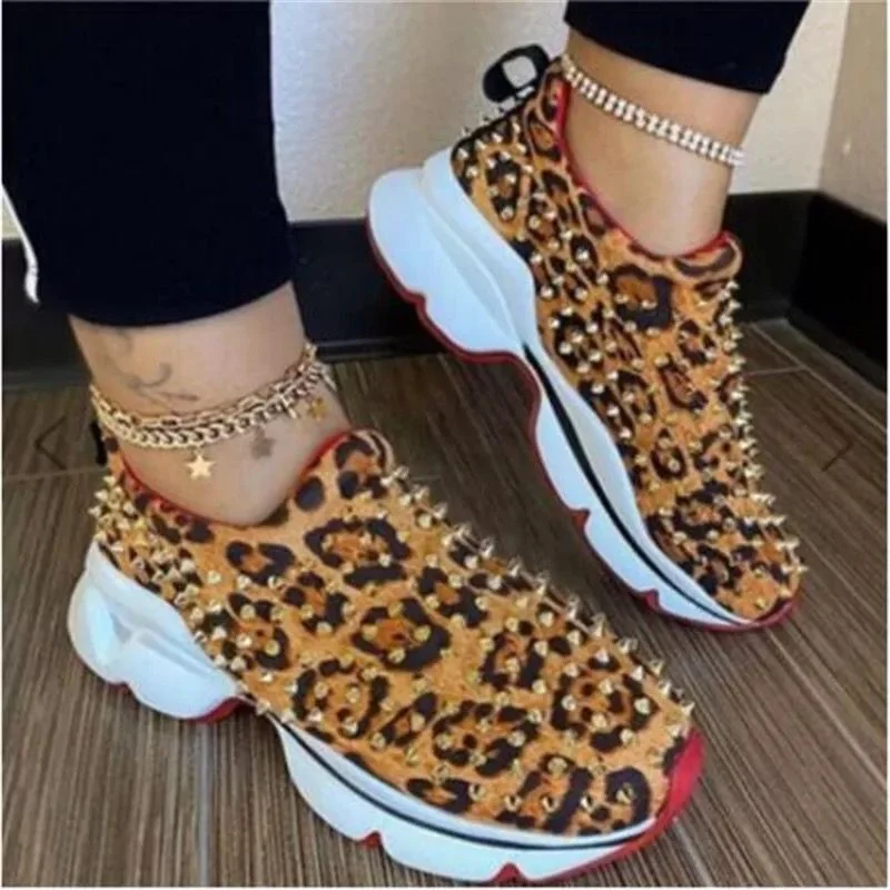 Wongn Wongn Shoes Women's New Rivets Casual Shoes Large Size Women's Shoes Set Foot Platform Flat Shoes