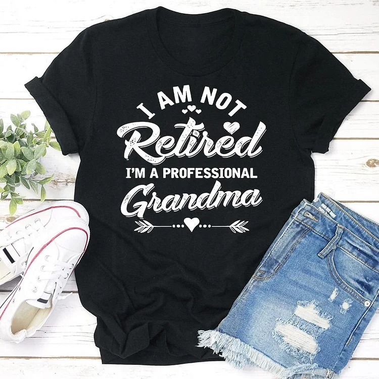 I‘m not retired I’m a professional Grandma T-shirt Tee -03164-Annaletters