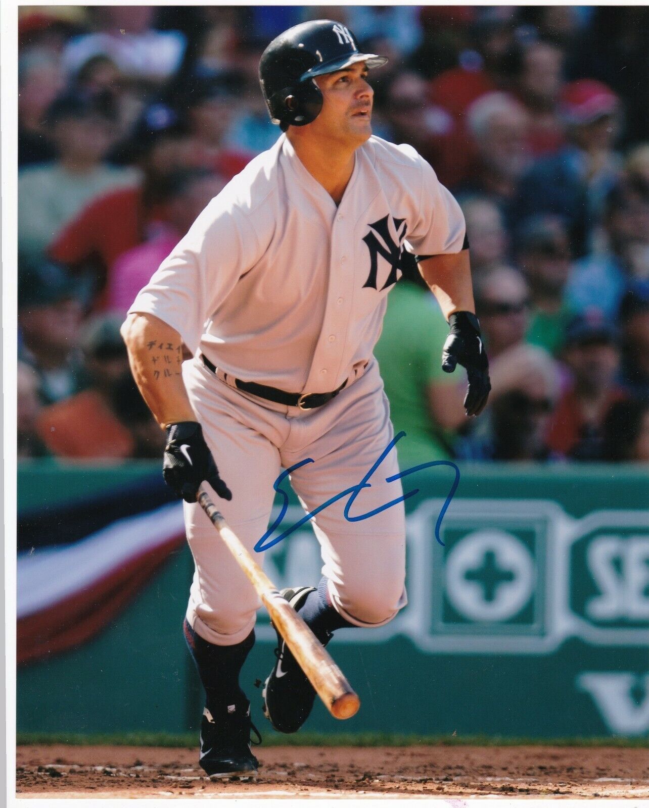 ERIC CHAVEZ NEW YORK YANKEES ACTION SIGNED 8x10