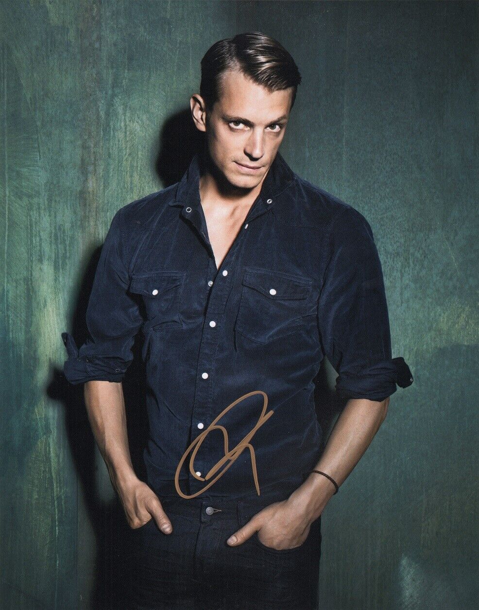 ~~ JOEL KINNAMAN Authentic Hand-Signed HOUSE OF CARDS