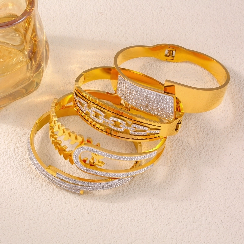 Casual Elegant Minimalist Geometric 304 Stainless Steel 18K Gold Plated Rhinestones Bangle In Bulk