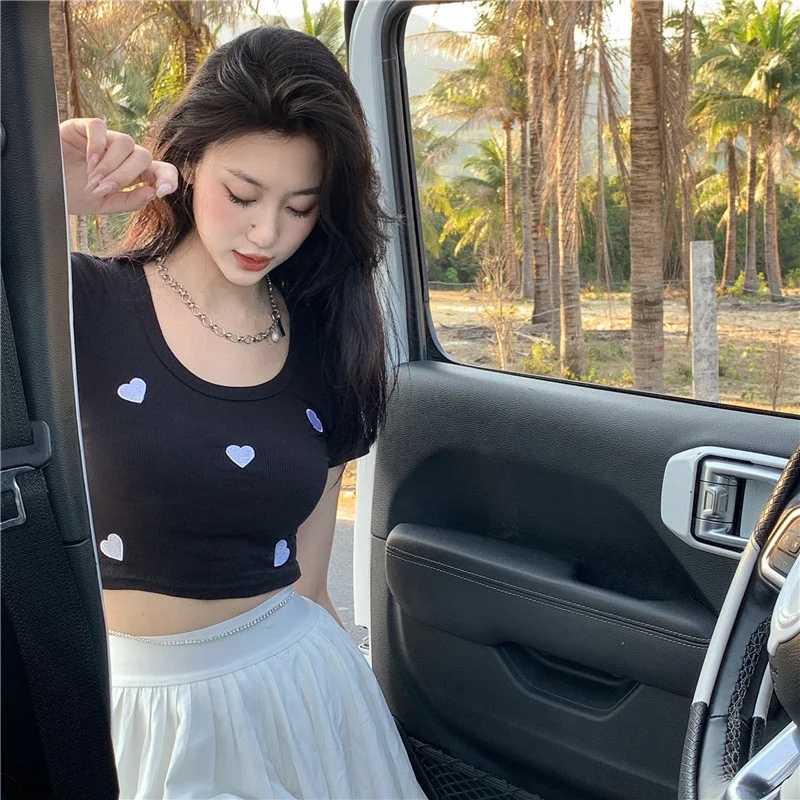 Brownm Brownm Thread Love Embroidery Short Sleeve T Shirt Female Girl High Waist Slim Summer 2024 New Inside With A Short Jacket