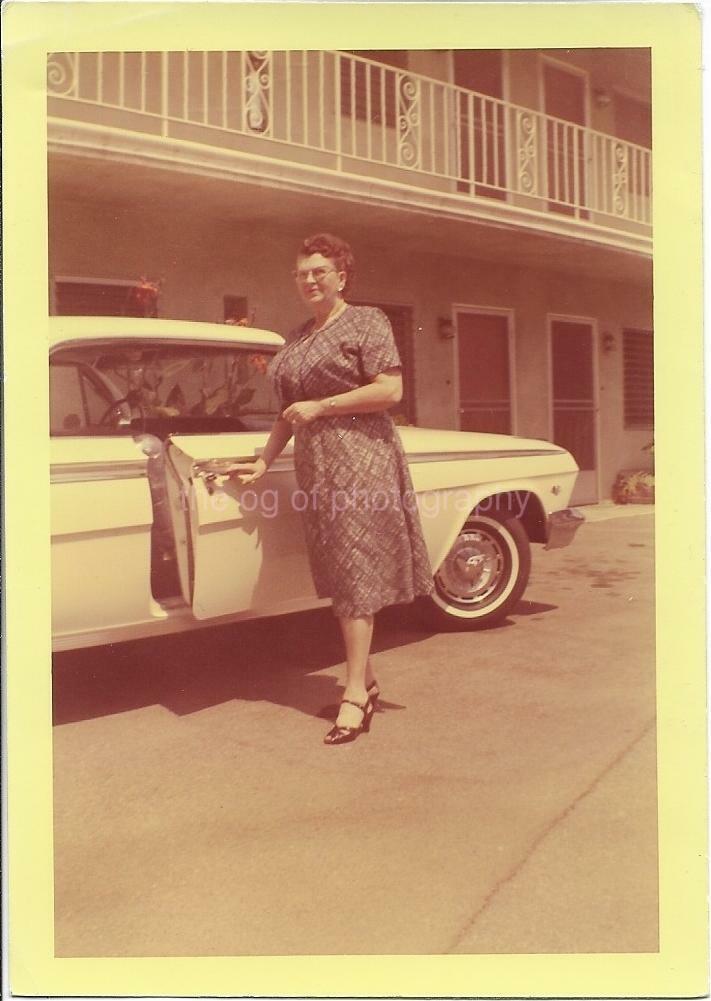 CAR LADY Woman FOUND Photo Poster painting ColorOriginal Snapshot VINTAGE 910 10