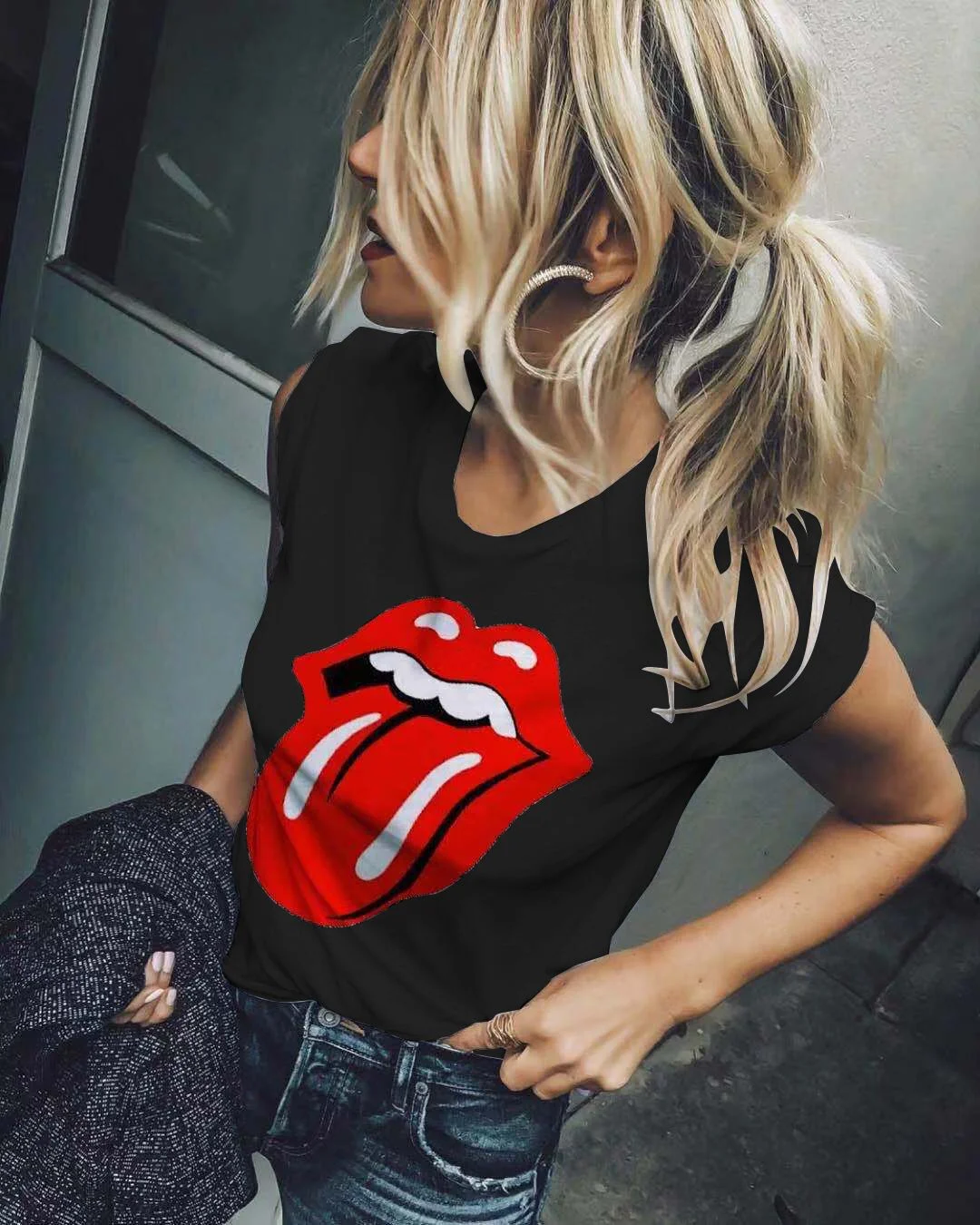Short sleeve T-shirt with lips and tongue print