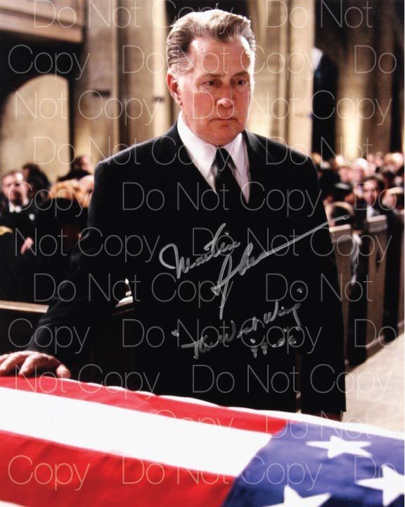 The West Wing signed Martin Sheen 8X10 Photo Poster painting picture poster autograph RP