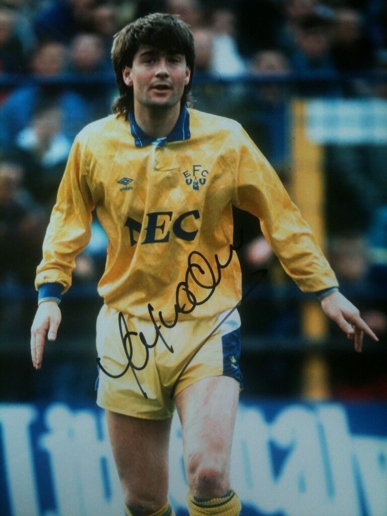 IAN SNODIN - EVERTON FOOTBALLER - SUPERB SIGNED COLOUR Photo Poster painting