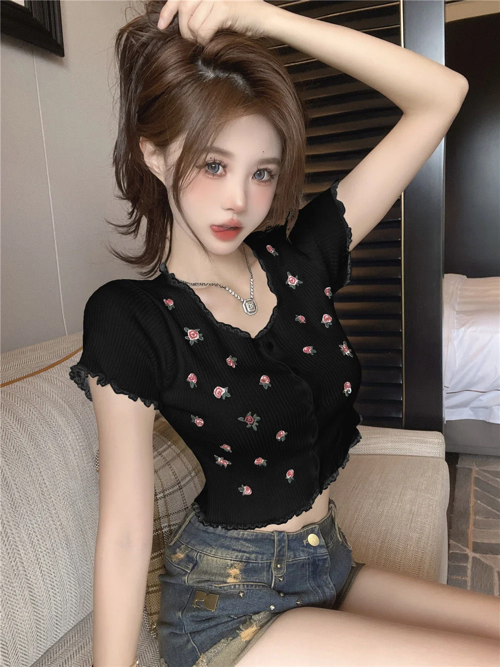 Uveng Uveng Sweet Embroidered Flower T-Shirt For Summer New Lace Splicing Short Cardigans In Repair Short-Sleeved Top