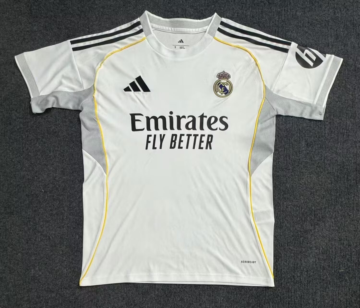 25/26 Real Madrid White Football Shirt Thai quality