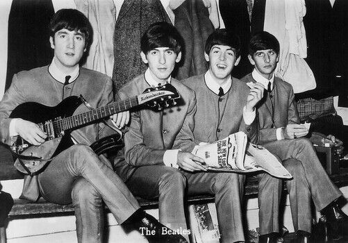 BEATLES POSTER - SITTING - Photo Poster painting POSTER INSERT PERFECT FOR FRAMING