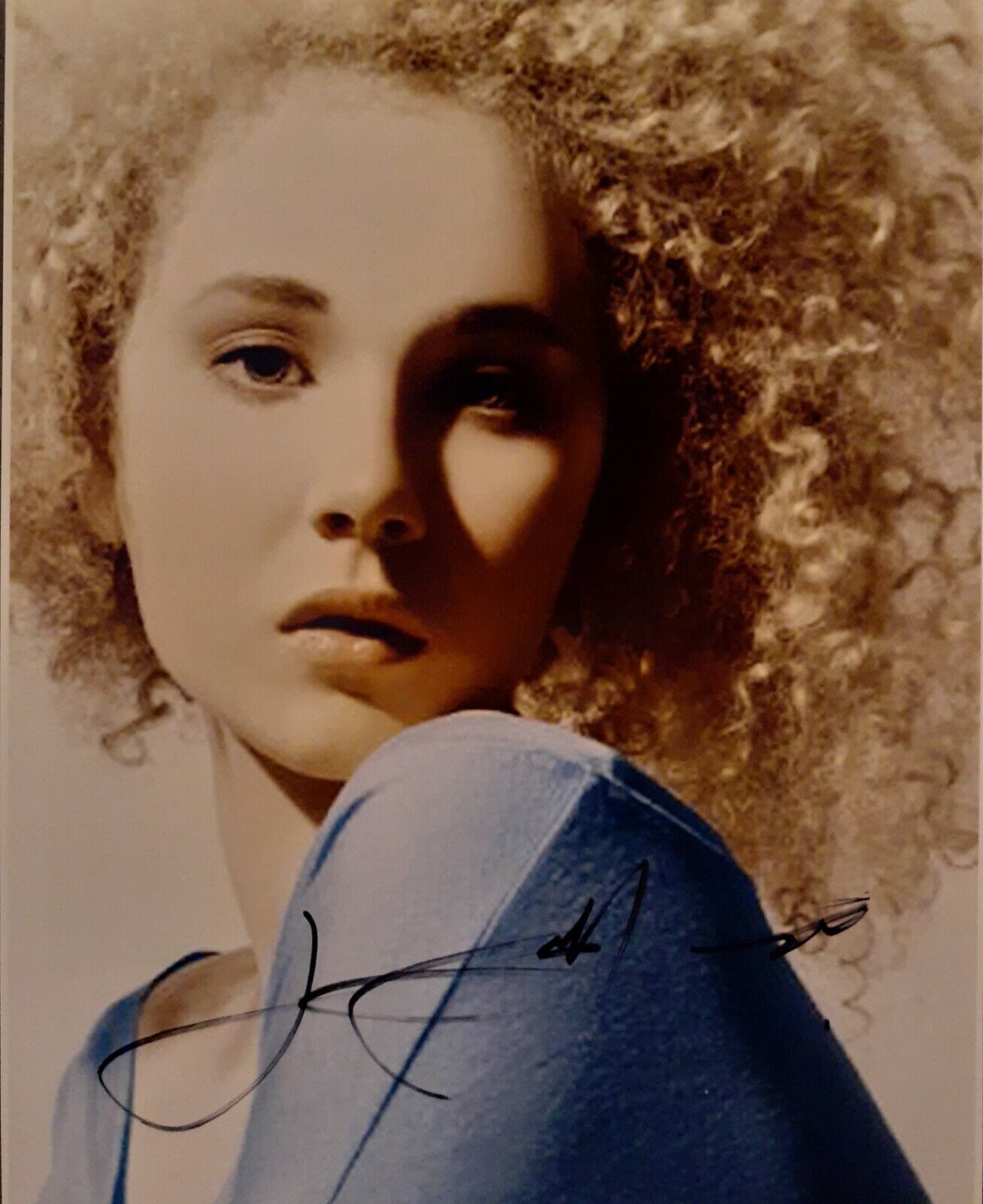 Juno Temple signed 8x10