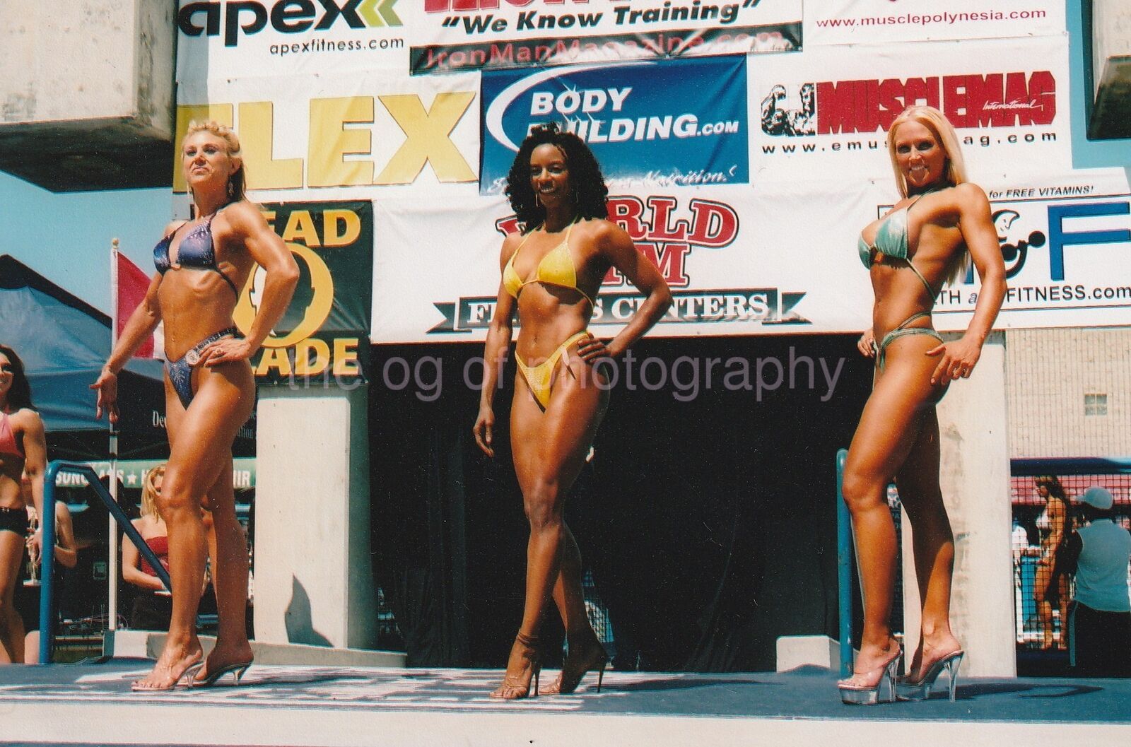 FIT FEMALES Women In Bikinis At Muscle Beach FOUND Photo Poster painting Color CALIFORNIA 812 12