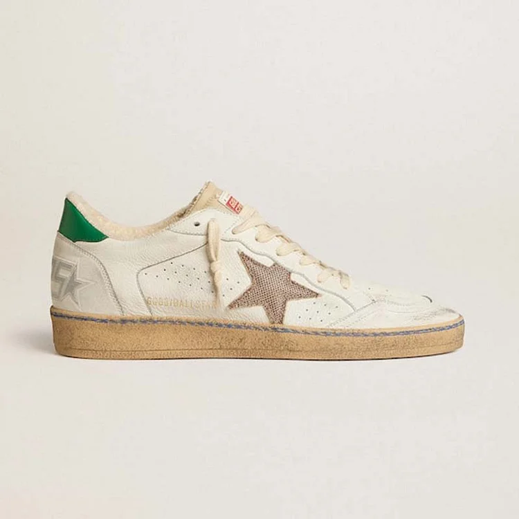Golden Goose Ball Star LTD con estrella de malla color arena y refuerzo del talón de cuero verde