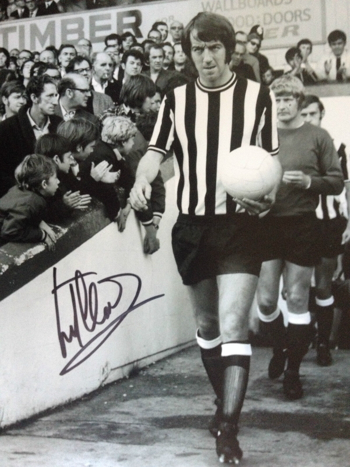 FRANK CLARK - FORMER NEWCASTLE UNITED FOOTBALLER - SIGNED B/W Photo Poster paintingGRAPH