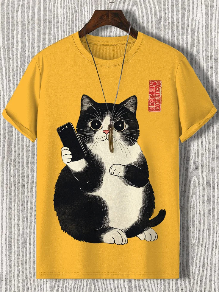 Men's Cat Plays Mobile Phone Japanese Art Print Cotton Casual T-Shirt