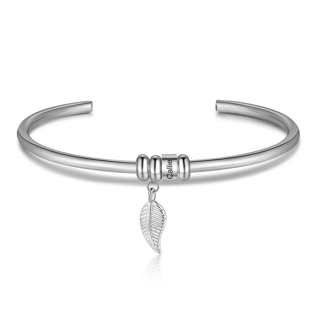 Kreisanhänger-Armreif mit Blatt und personalisierten Beads mit 1 Namen n1 Kettenmachen