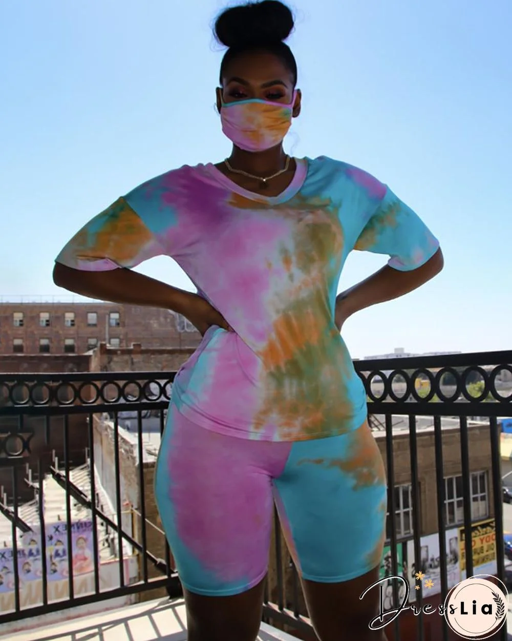 Tie Dye Print V-neck Top & Shorts Set With Face Cover