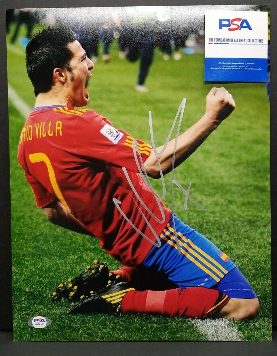 DAVID VILLA Signed Autographed SPAIN WORLD CUP 11x14 Photo Poster painting. PSA/DNA