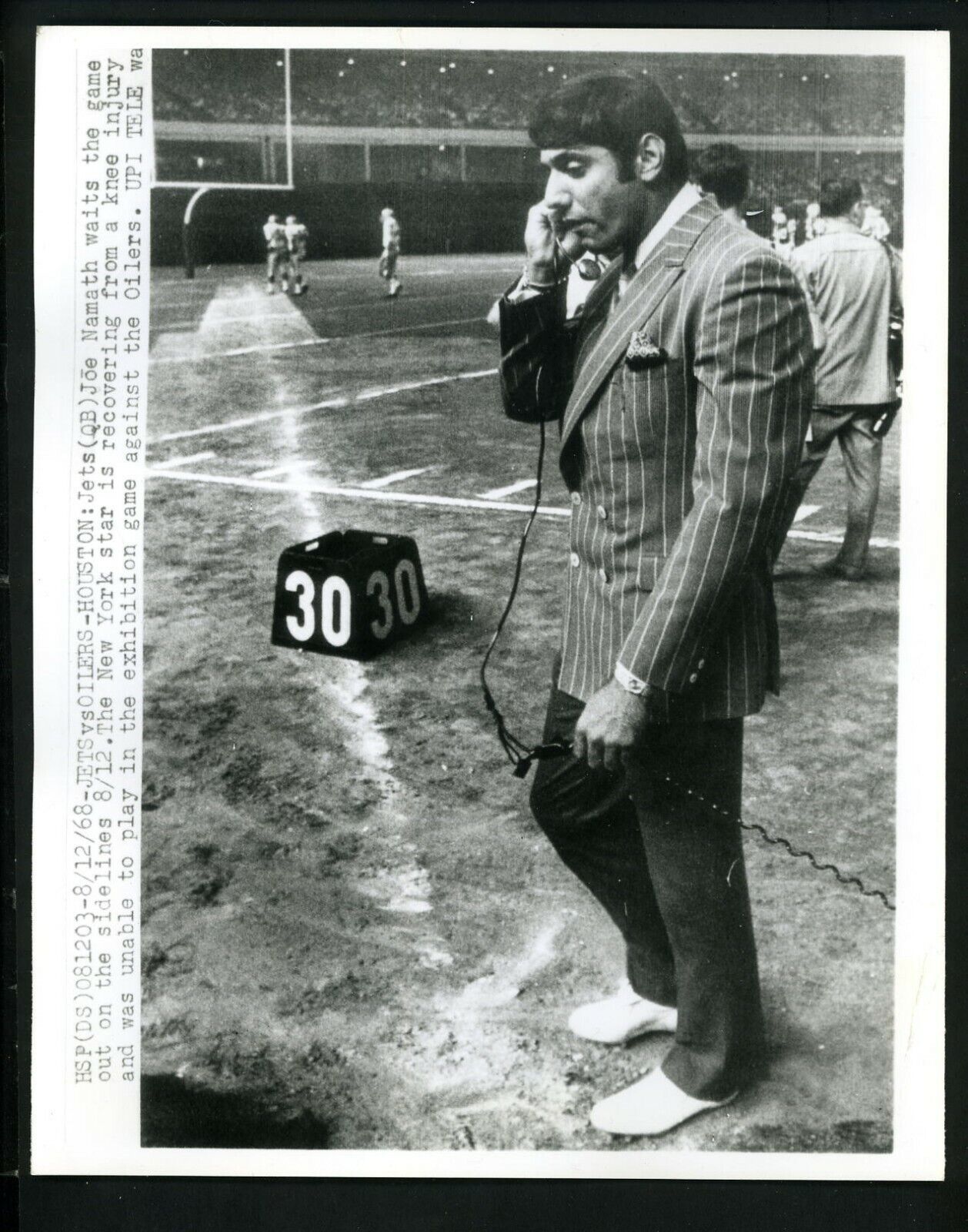 Joe Namath sits out game in Houston vs Oilers 1968 Press Photo Poster painting New York Jets