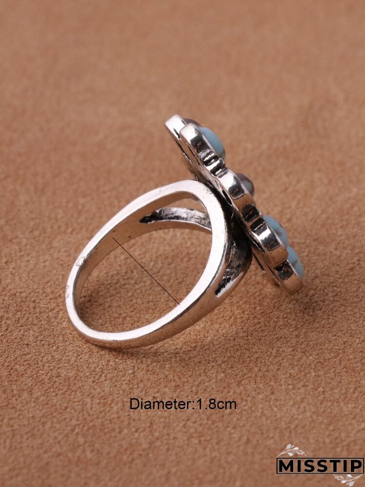 Round Detail Flower Decor Ring