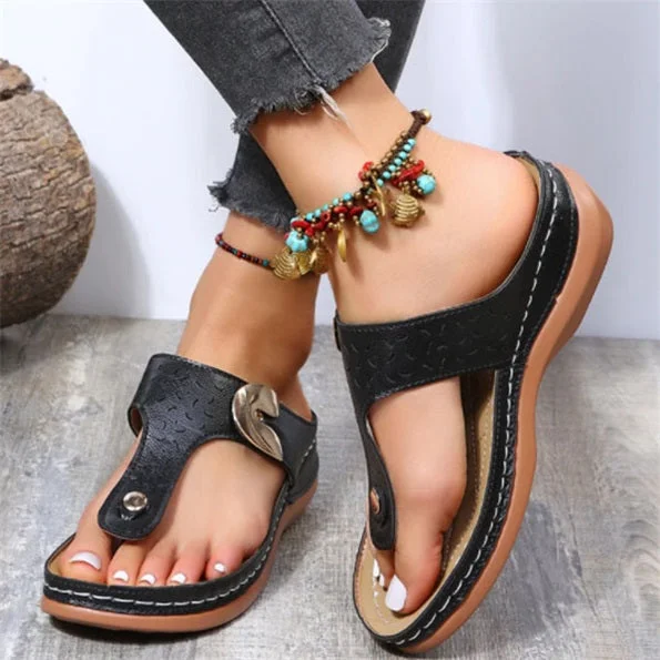 2023 Summer New Women's Metal Decor Feature Pattern Wedge Flip-Flops