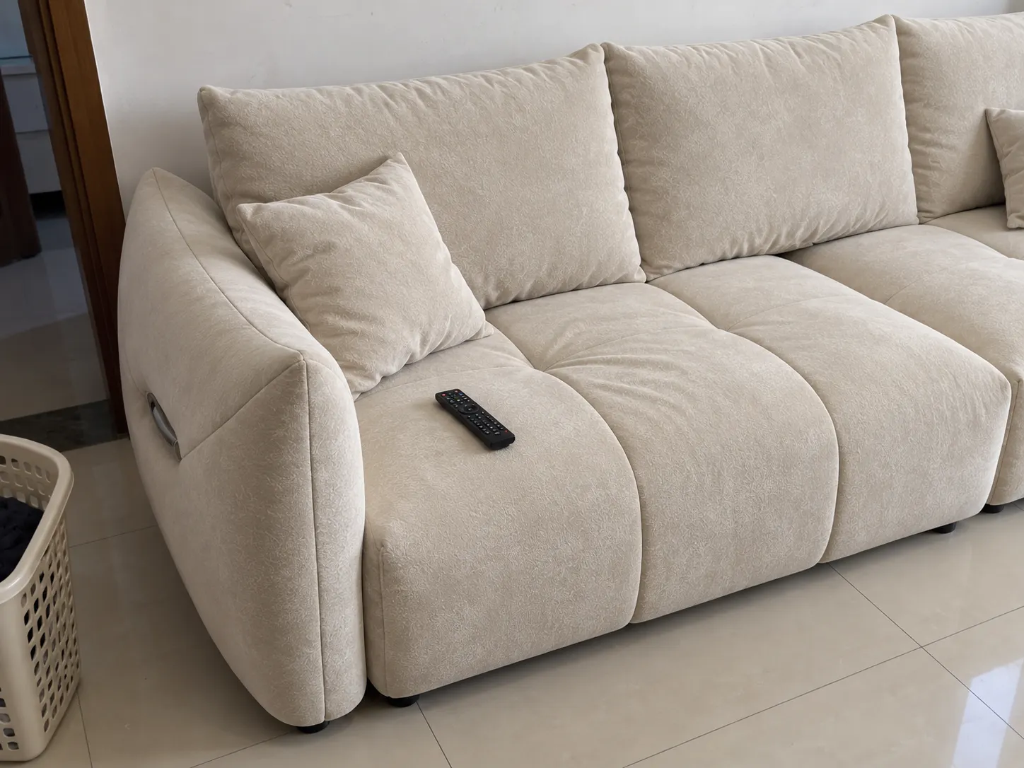 AI-generated Maibao sofa home scene: Upholstery in natural light