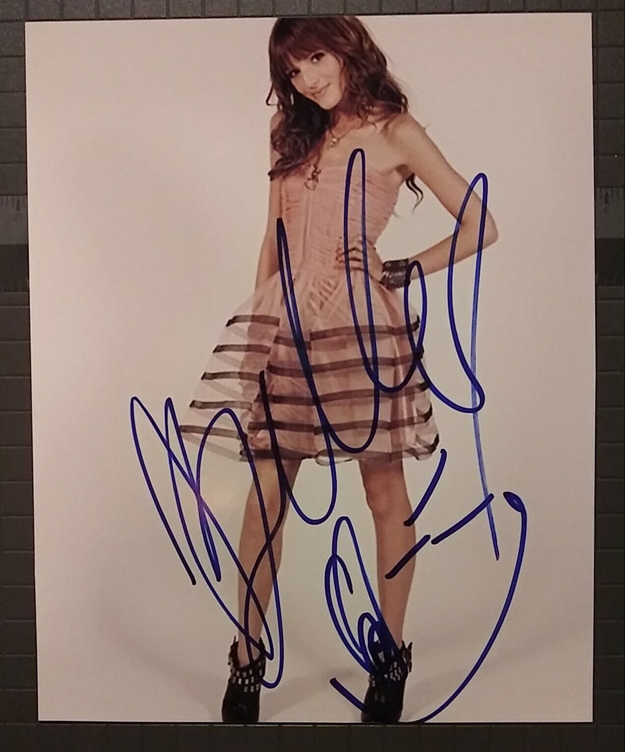 Bella Thorne signed 8x10