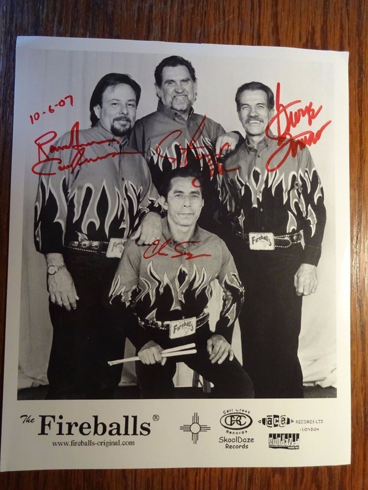 Original, Signé, Noir et Blanc Promo Photo Poster painting De The Fireballs