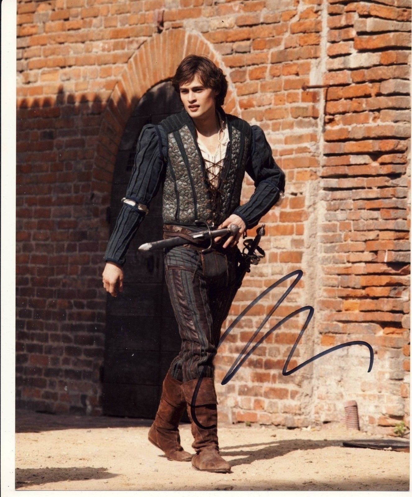 Douglas Booth Autograph Signed 10x8 Photo Poster painting AFTAL [5563]