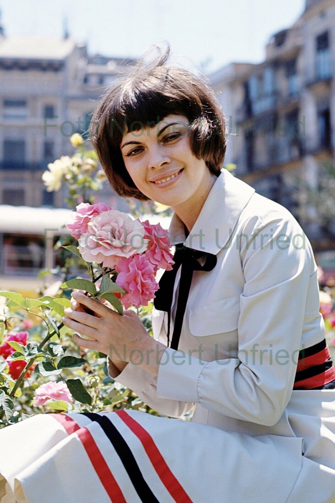 Mireille Mathieu 10 X 15 CM Photo Poster painting Without Autograph (Star-1