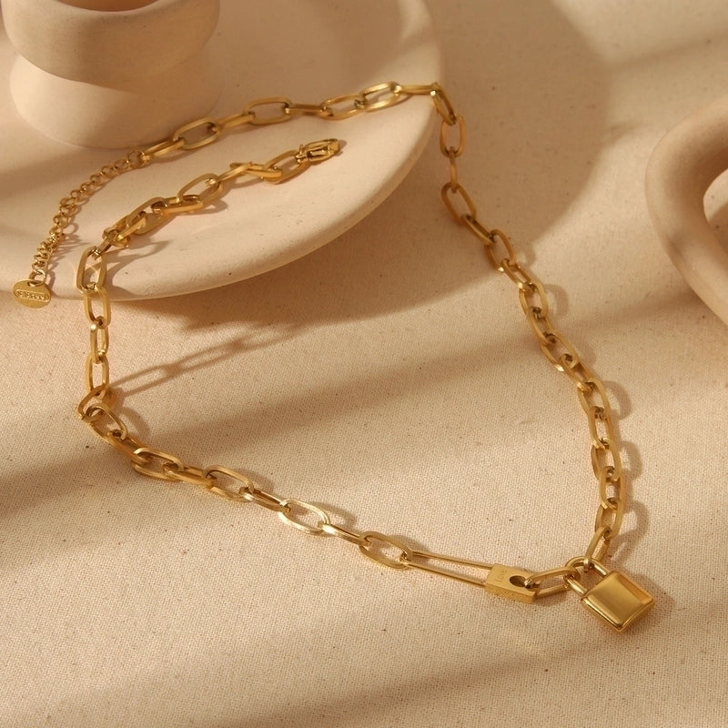 2 Pieces Elegant Luxurious Commute Lock 304 Stainless Steel 18K Gold Plated Horseshoe Buckle Bracelets Ear Studs Necklace