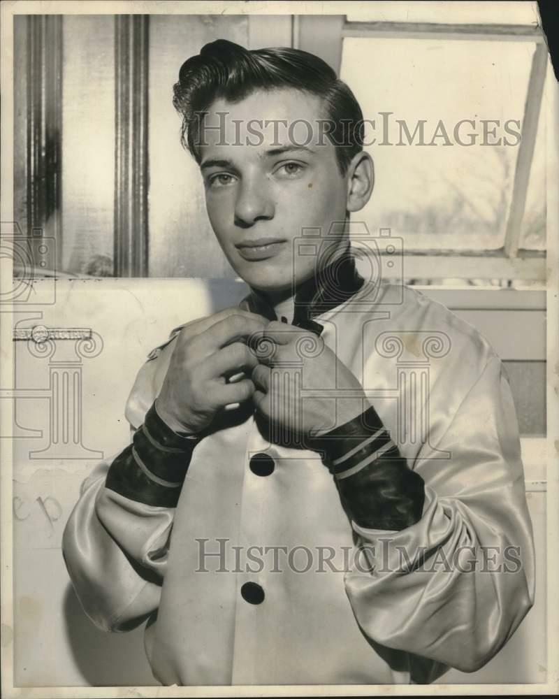 Press Photo Poster painting Jockey Jim Preston buttoning his collar - noo52086