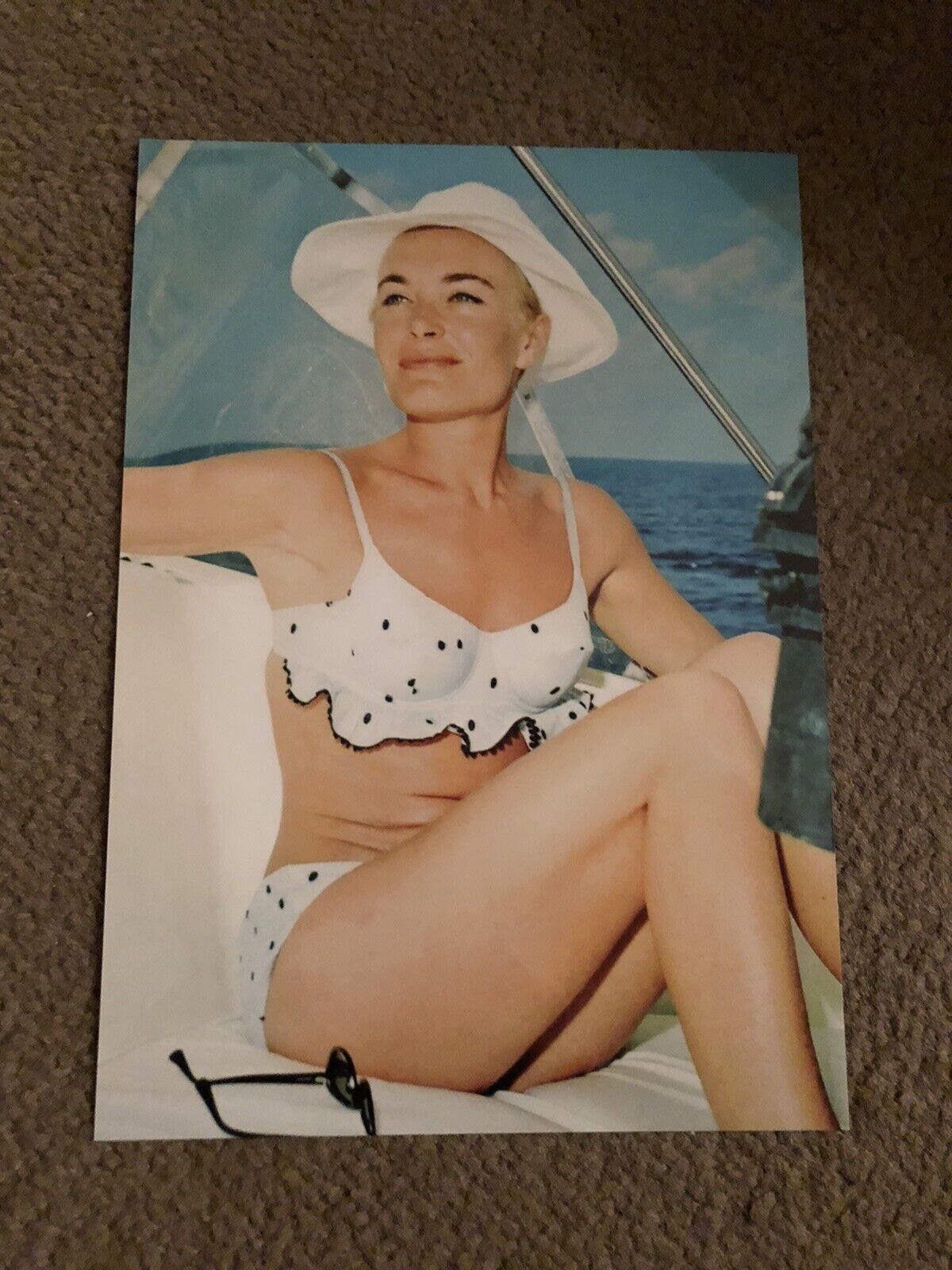 SHIRLEY EATON (ACTRESS) UNSIGNED Photo Poster painting- 7x5”