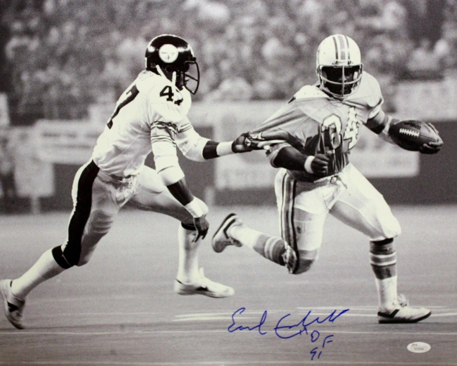 Earl Campbell Autographed Oilers 16x20 B&W Against Steelers Photo Poster painting- JSA W Auth