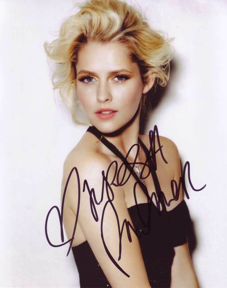 Teresa Palmer In-person AUTHENTIC Autographed Photo Poster painting SHA #15028