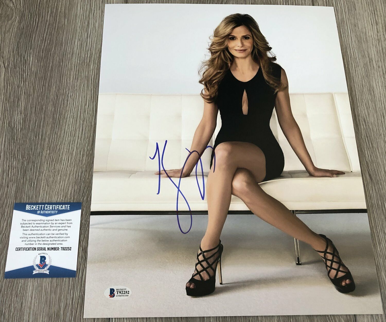 KYRA SEDGWICK SIGNED AUTOGRAPH THE CLOSER 11x14 Photo Poster painting D w/PROOF BECKETT BAS COA