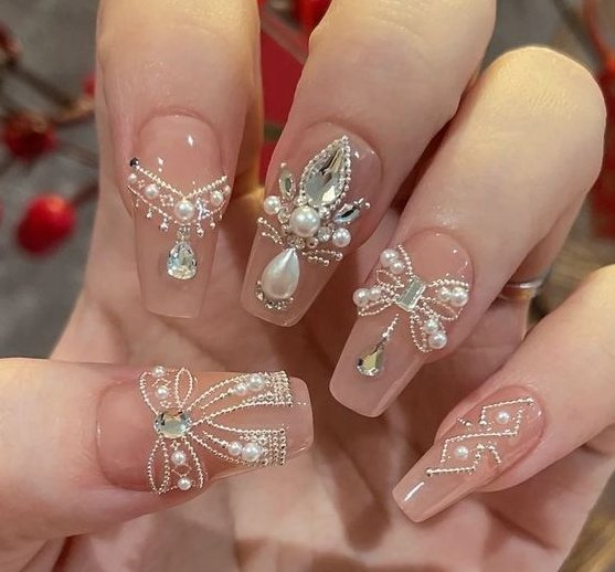 30+ Pearl Nail Art Ideas: A Touch of Luxury at Your Fingertips