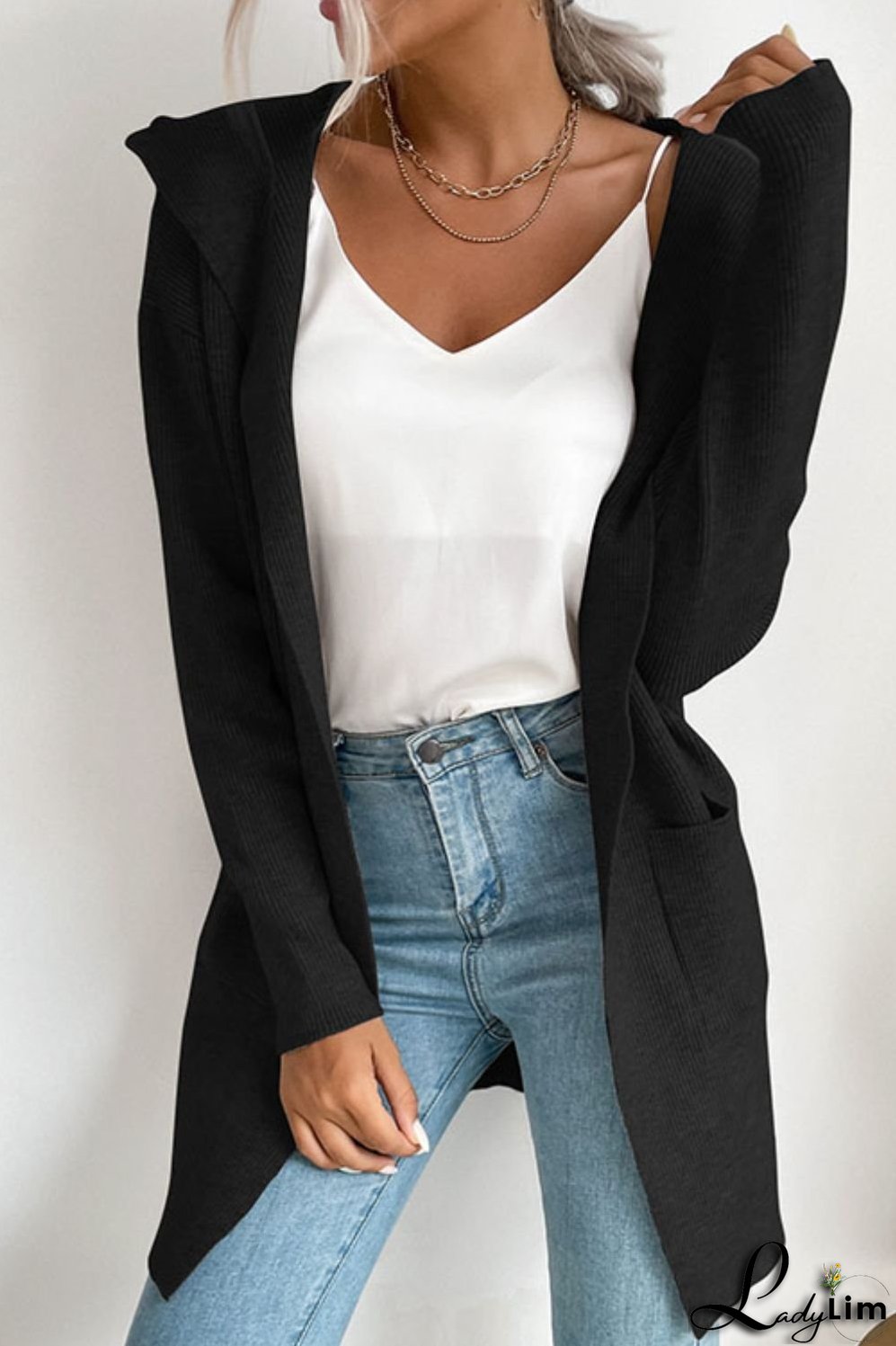 Effortless and Trendy Cardigan