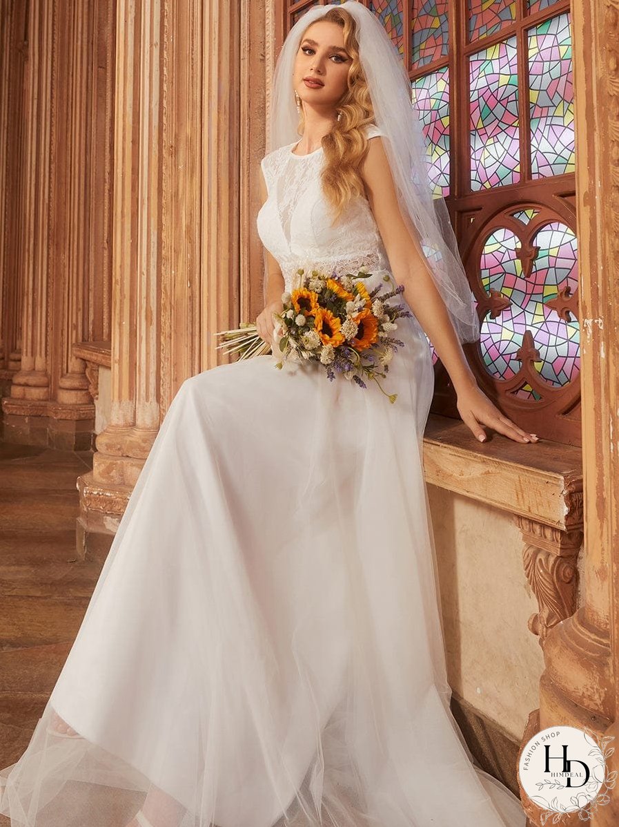 Chic Lace Round Neck Bridal Gowns