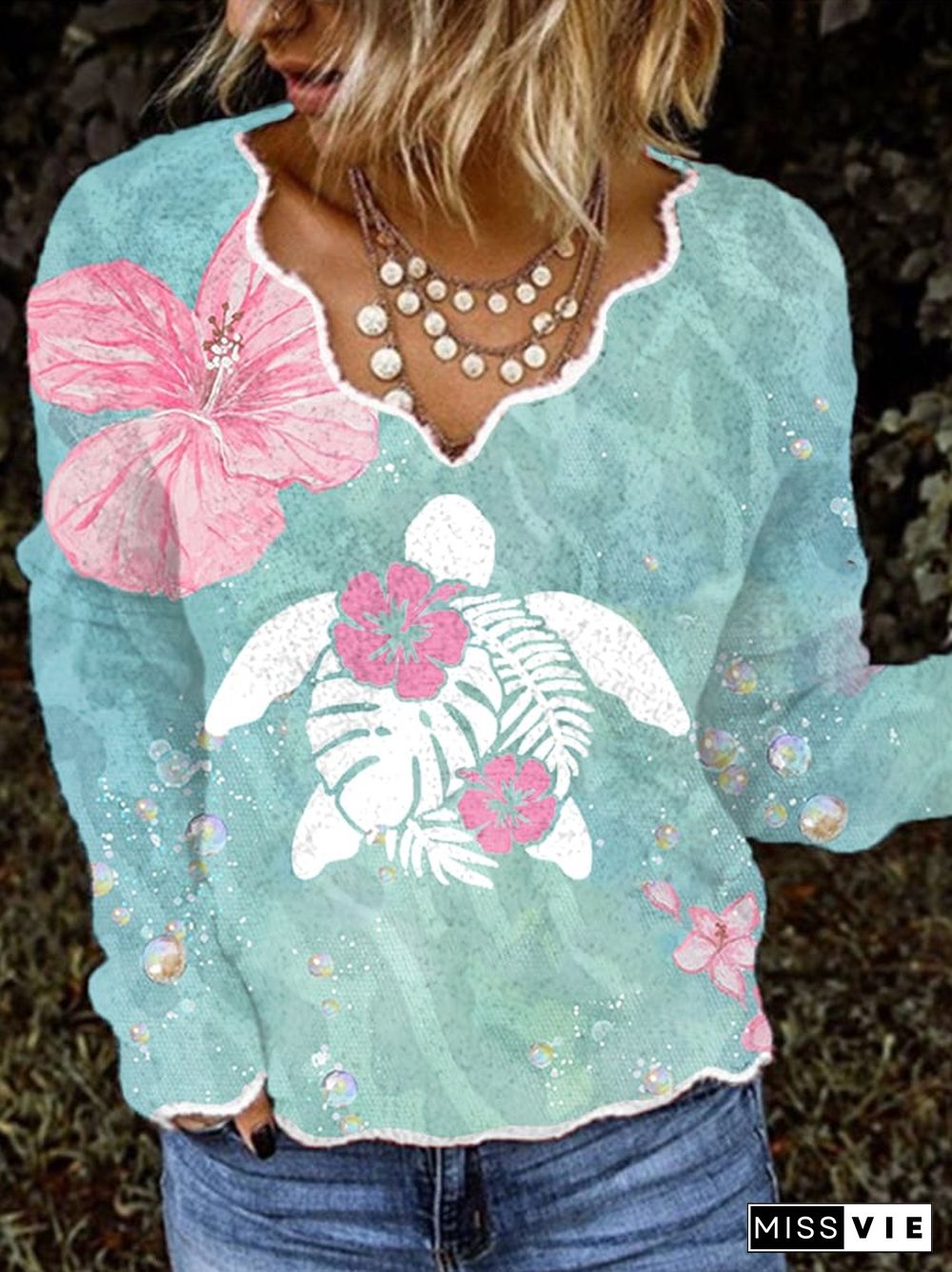 Women's Maui Lahaina Hibiscus Turtle Print Long Sleeve Top