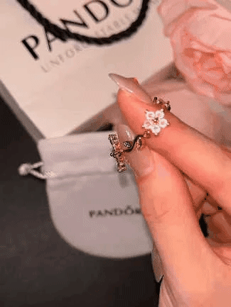 Women’s Floral Sparkle Bracelet