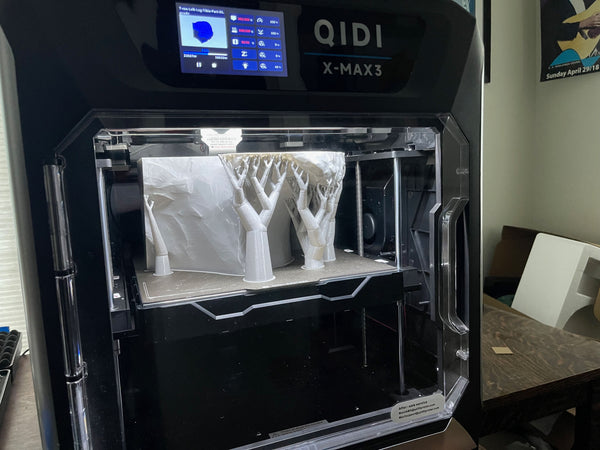 亚历克斯&middot;张伯伦在美国犹他州圣乔治市制作巨型3D打印霸王龙