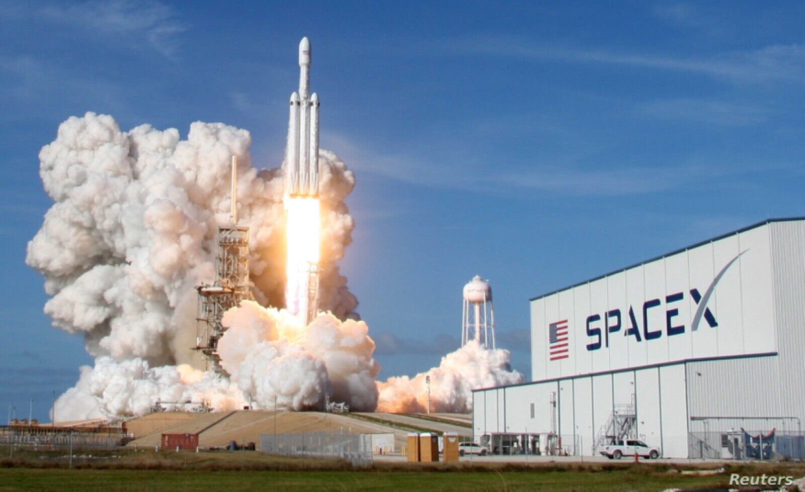 SPACE X - Falcon Heavy 8X10 Photo Poster painting SPACEX ??