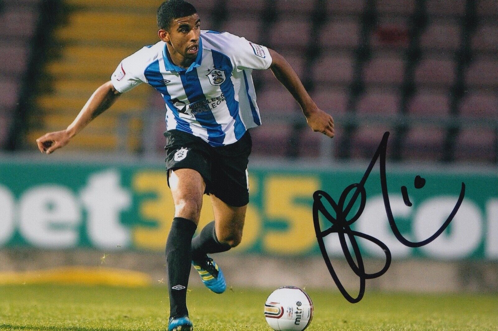 OSCAR GOBERN HAND SIGNED 6X4 Photo Poster painting - FOOTBALL AUTOGRAPH -HUDDERSFIELD TOWN 1.