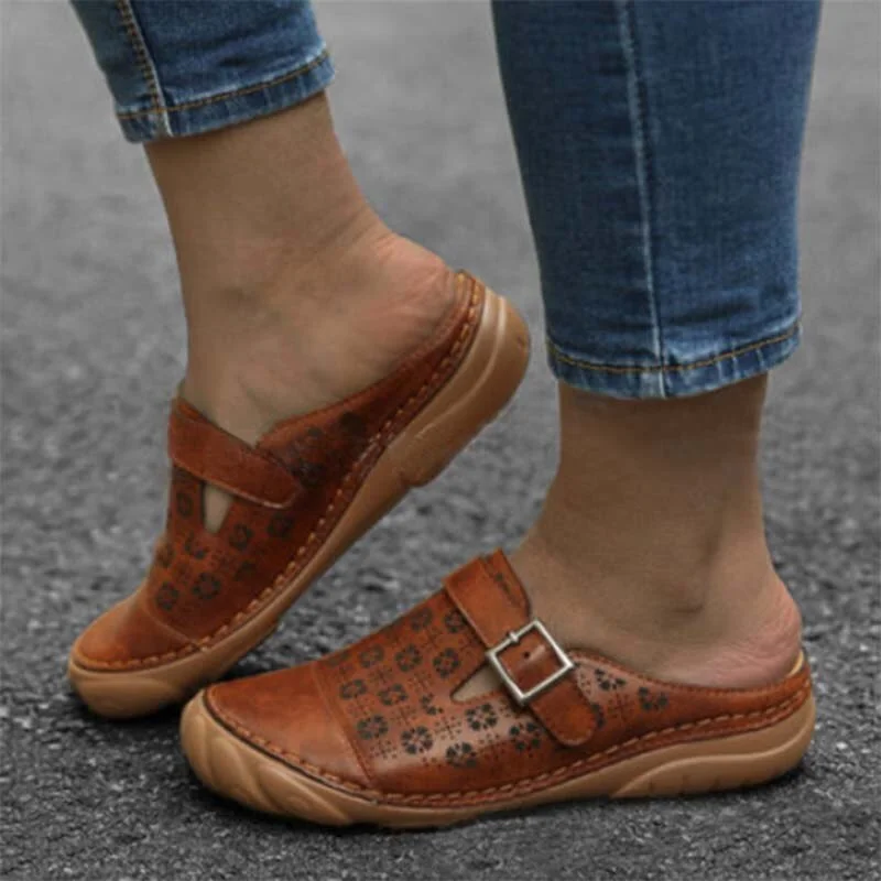 Women Sandals Buckle Retro Style Women Flat Sandals Rubber Shoes 2021Comfortable Hollow out flowers Leather Slides Outdoor Shoes