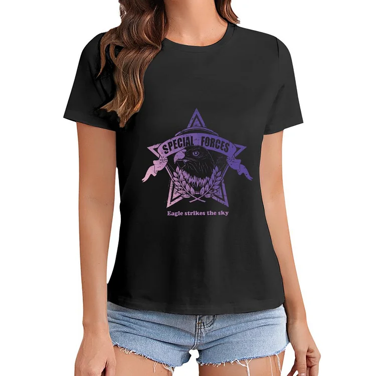 Eagle strikes the sky T-shirt Women