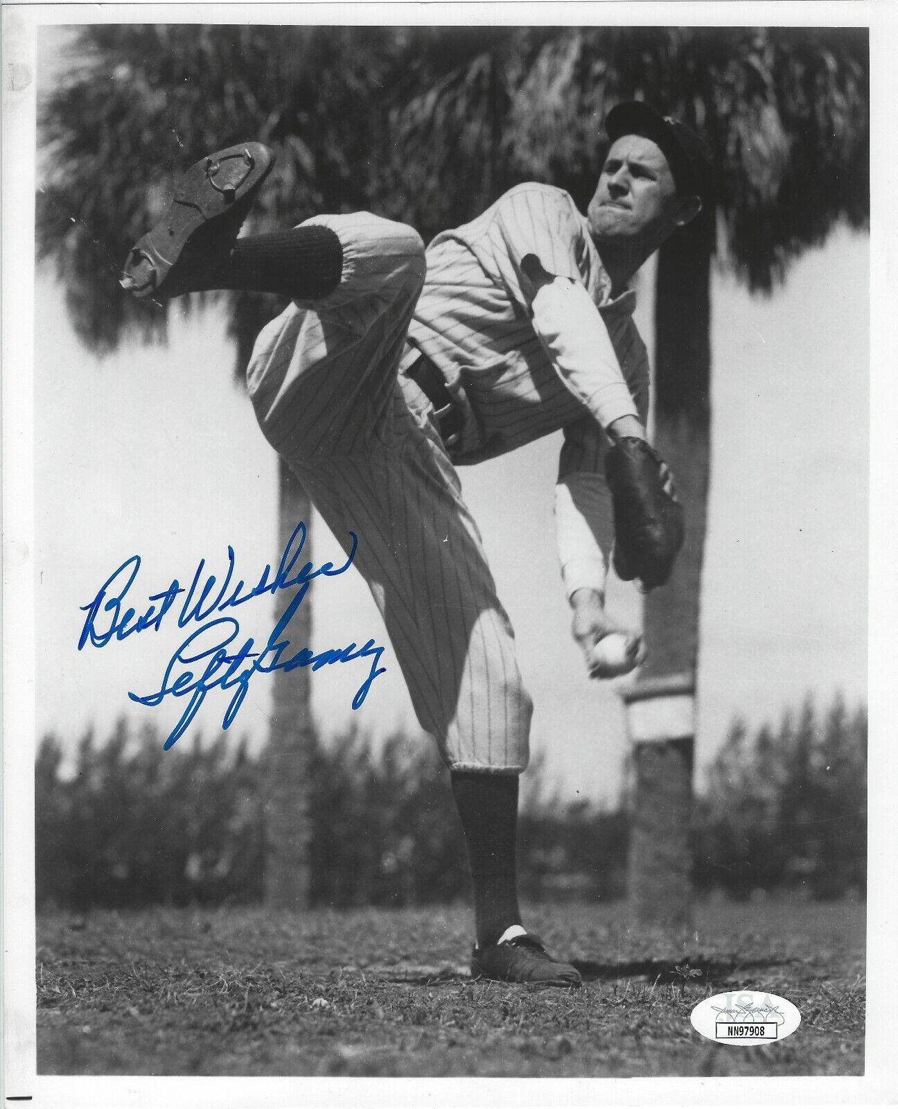 Signed 8x10 LEFTY GOMEZ New York Yankees Autographed Photo Poster painting - JSA COA