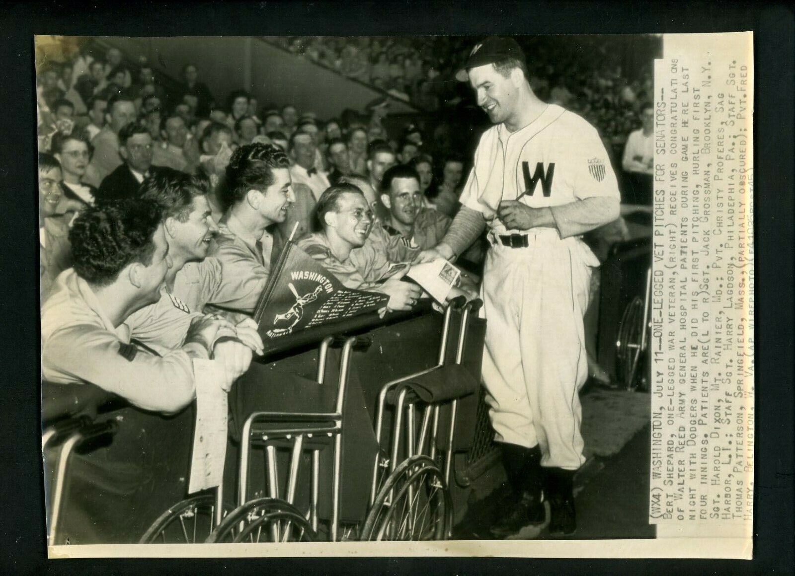 Bert Shepard with Walter Reed patients 1945 Press Photo Poster painting Washington Senators