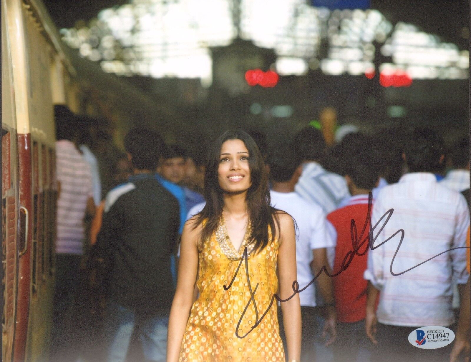 FREIDA PINTO Signed SLUMDOG MILLIONAIRE