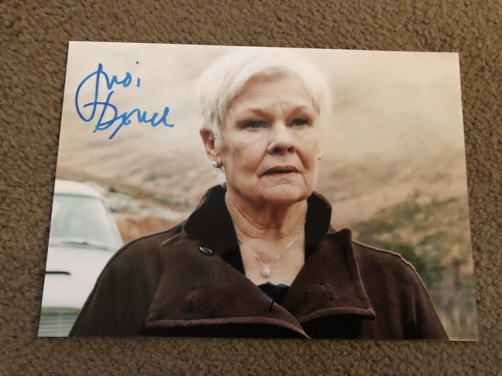 JUDI DENCH (JAMES BOND) PRESIGNED Photo Poster painting- 7x5”