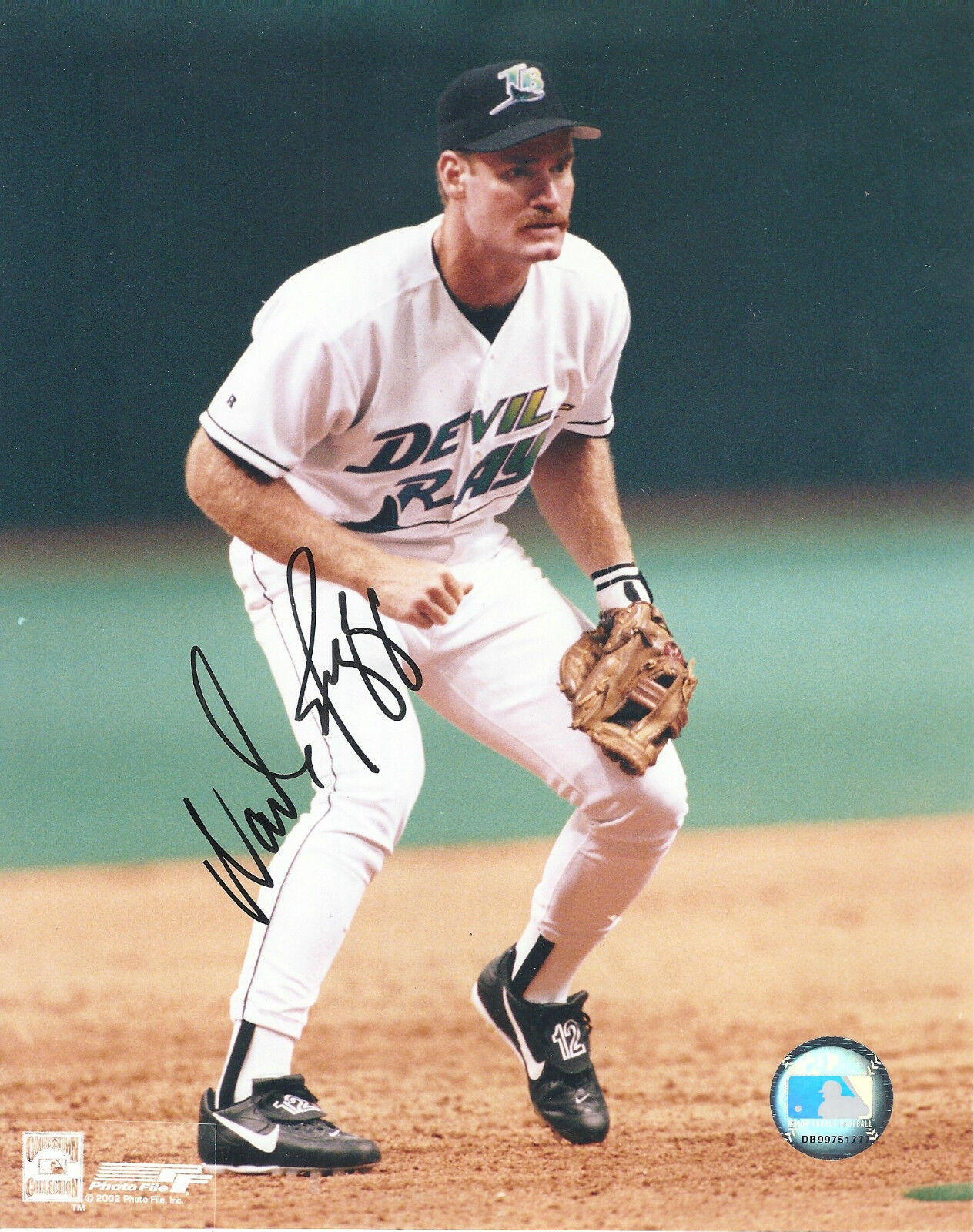 WADE BOGGS 'TAMPA BAY RAYS' INFIELDER SIGNED 8X10 PICTURE *COA *FIRESALE